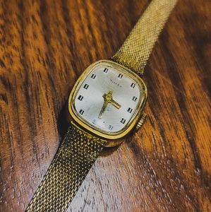 Vintage Women's Manual wind Timex watch!